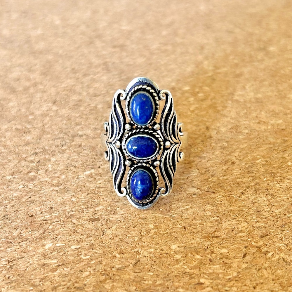 Lapis Lazuli ring set in 925 Silver